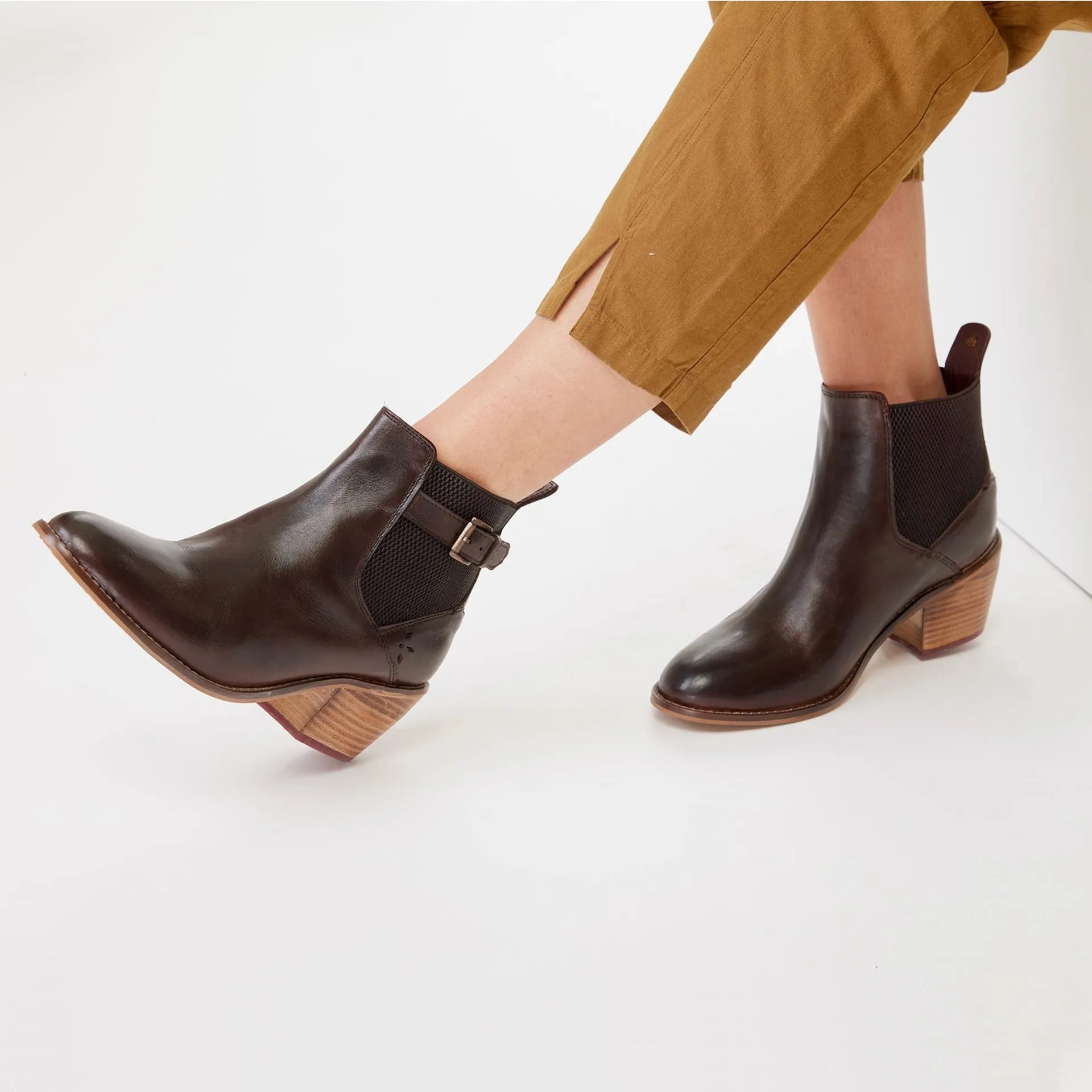 CHLOE BROWN HEELED CHELSEA BOOT