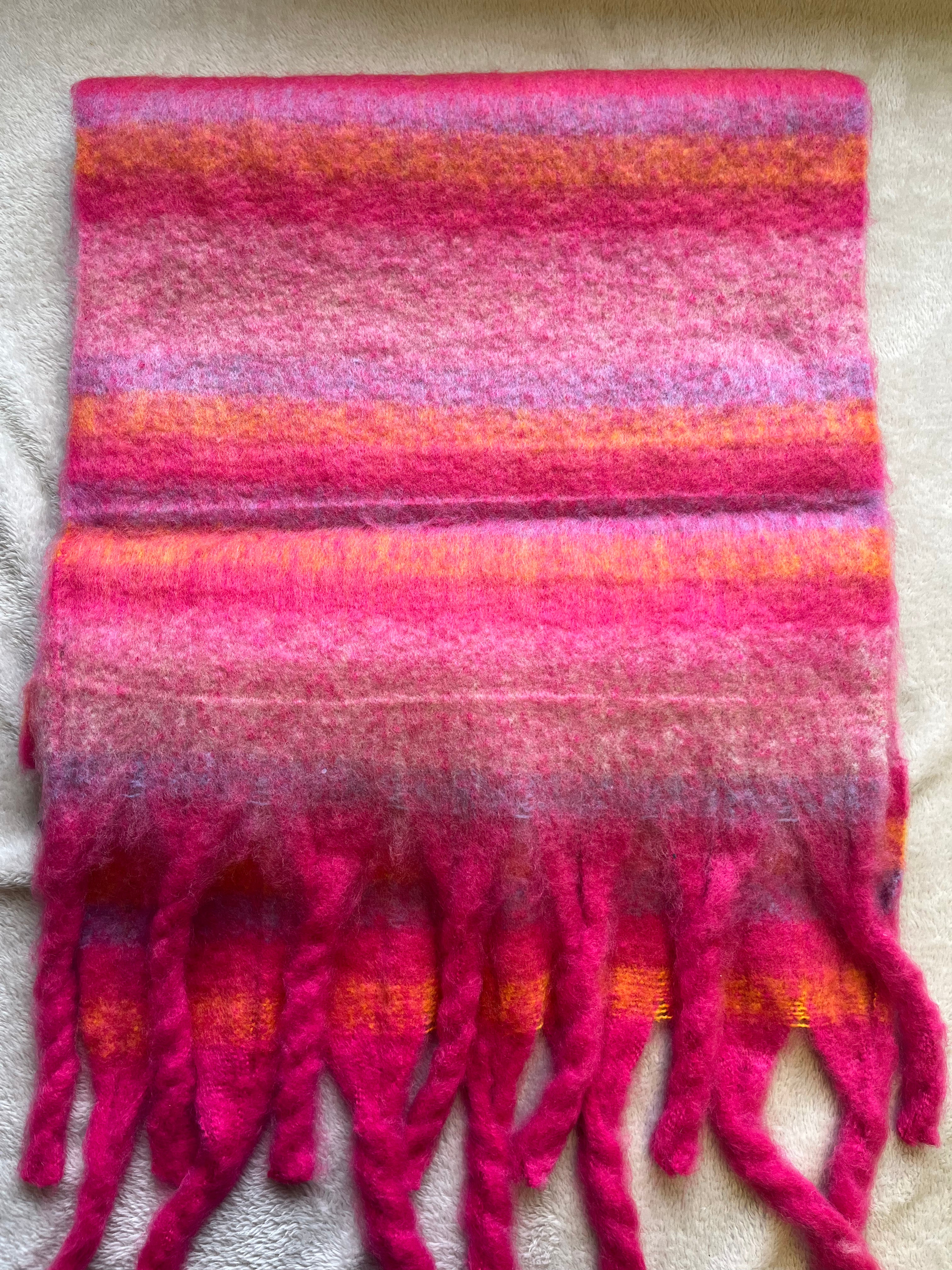 Winter Warmer Tassel Scarf > Hot Pink